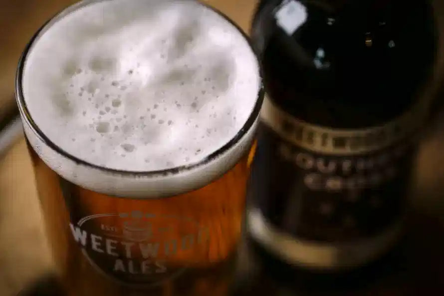 weetwood_ales-img-28-1 2 Weetwood Southern Cross bottle and pint